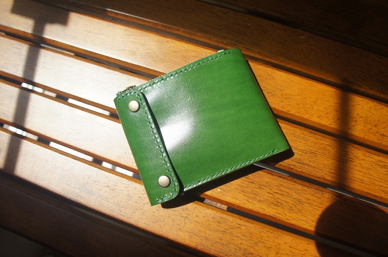 コンパクトウォレット【パロットグリーン】完成しました。