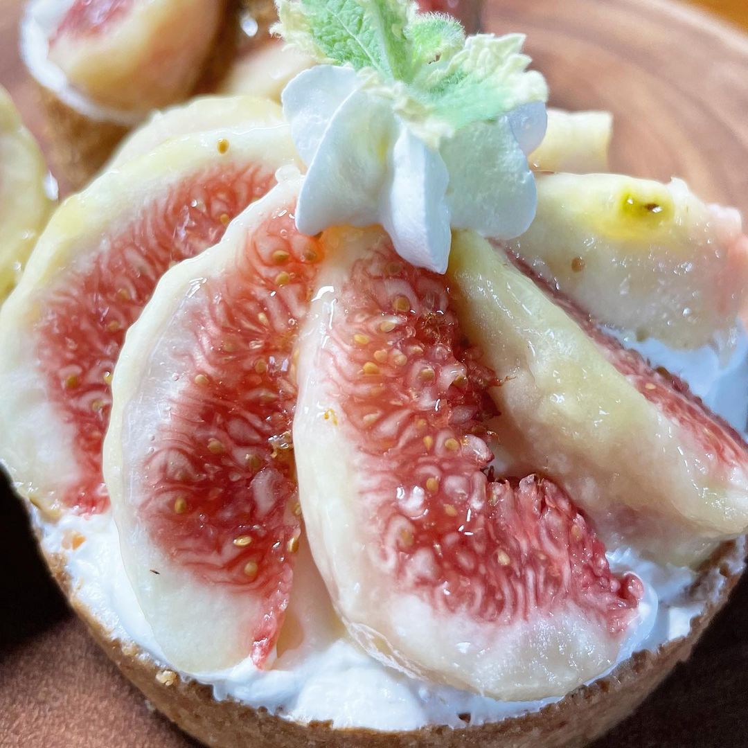 「無花果のレアチーズケーキタルト」