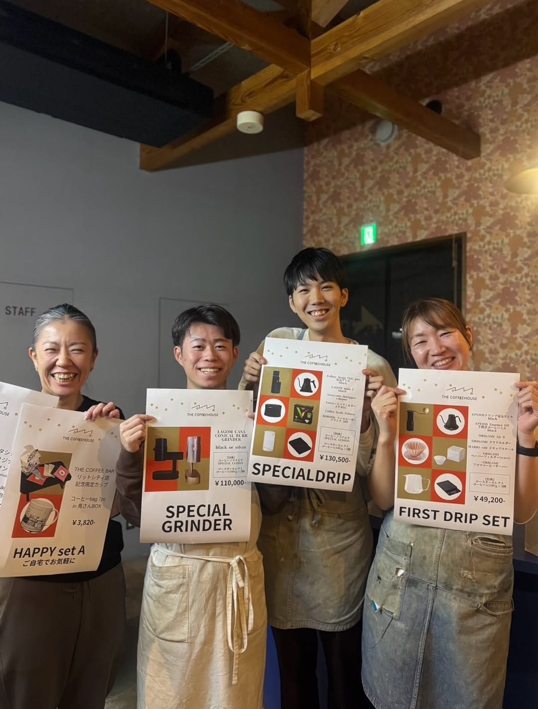 THECOFFEEHOUSE店舗も賑わっています☕