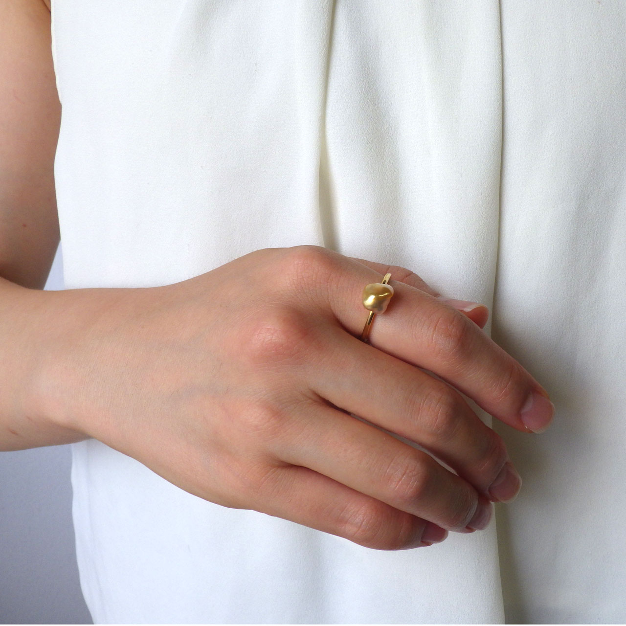 世界にひとつの形と色をシンプルに楽しむ 白蝶ケシ真珠のリングを追加しました