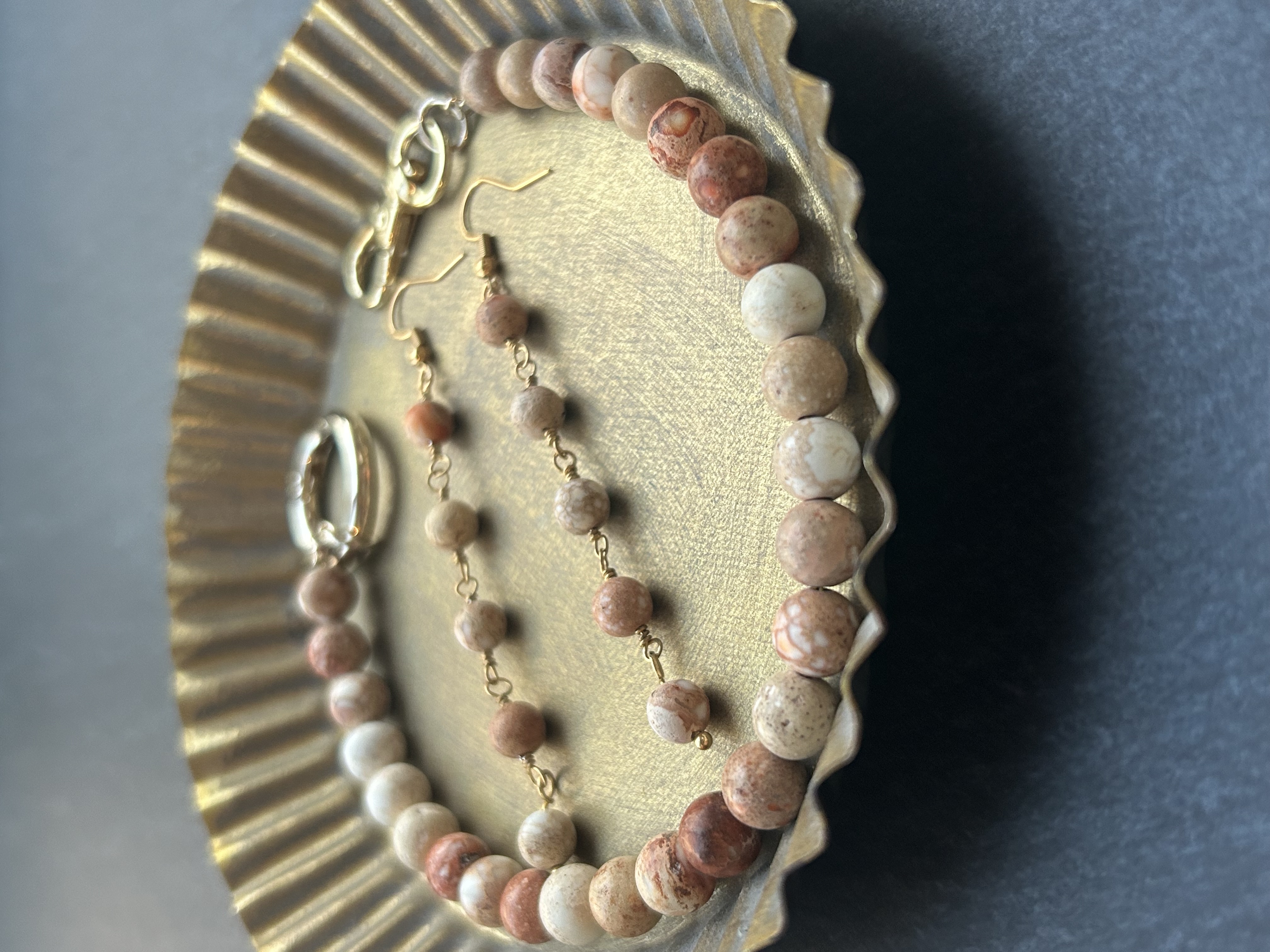 久しぶりの天然石新作です。