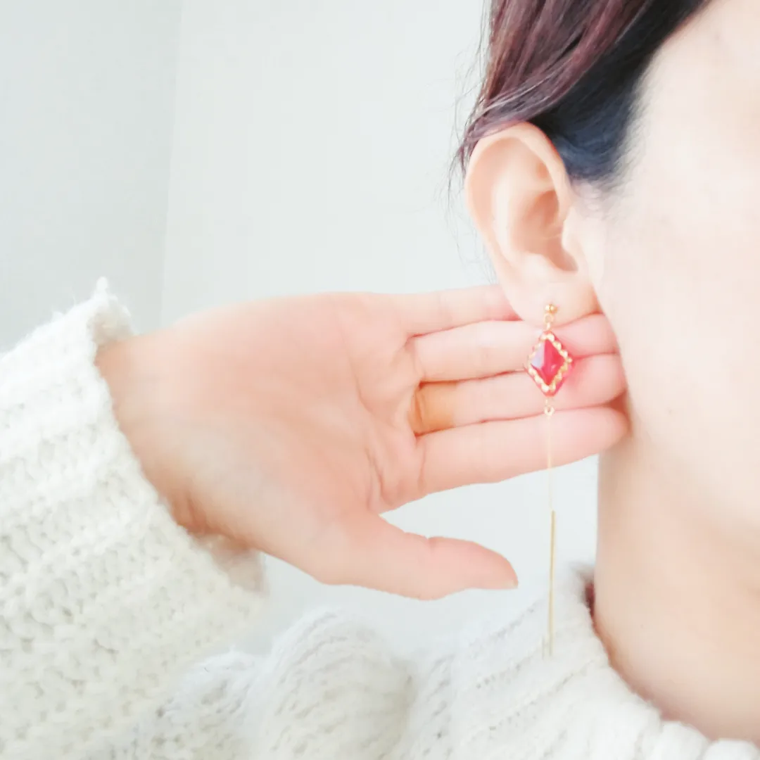 新商品ダイヤビーズとロングチャームの耳飾り