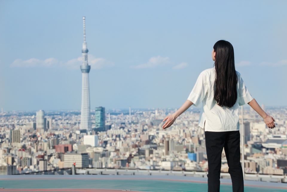 星のや東京「天空深呼吸」開催！地上160メートルのビルの屋上で朝からストレッチ
