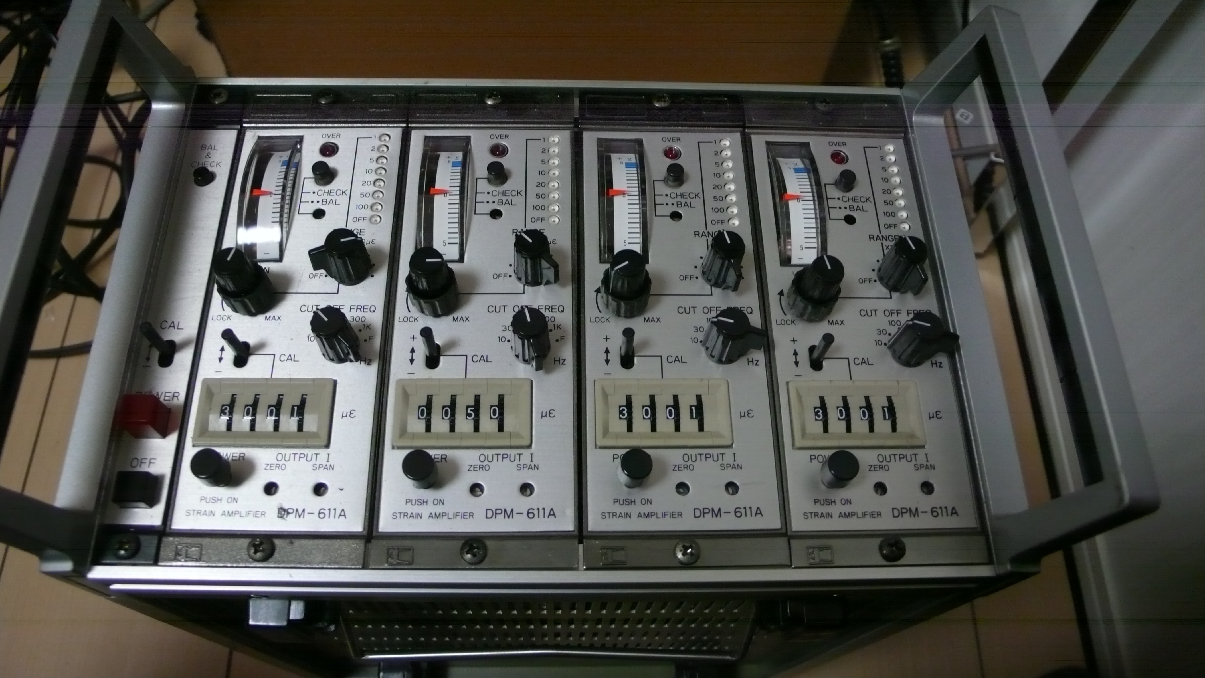 歪みゲージアンプ　共和電業DPM-611A
