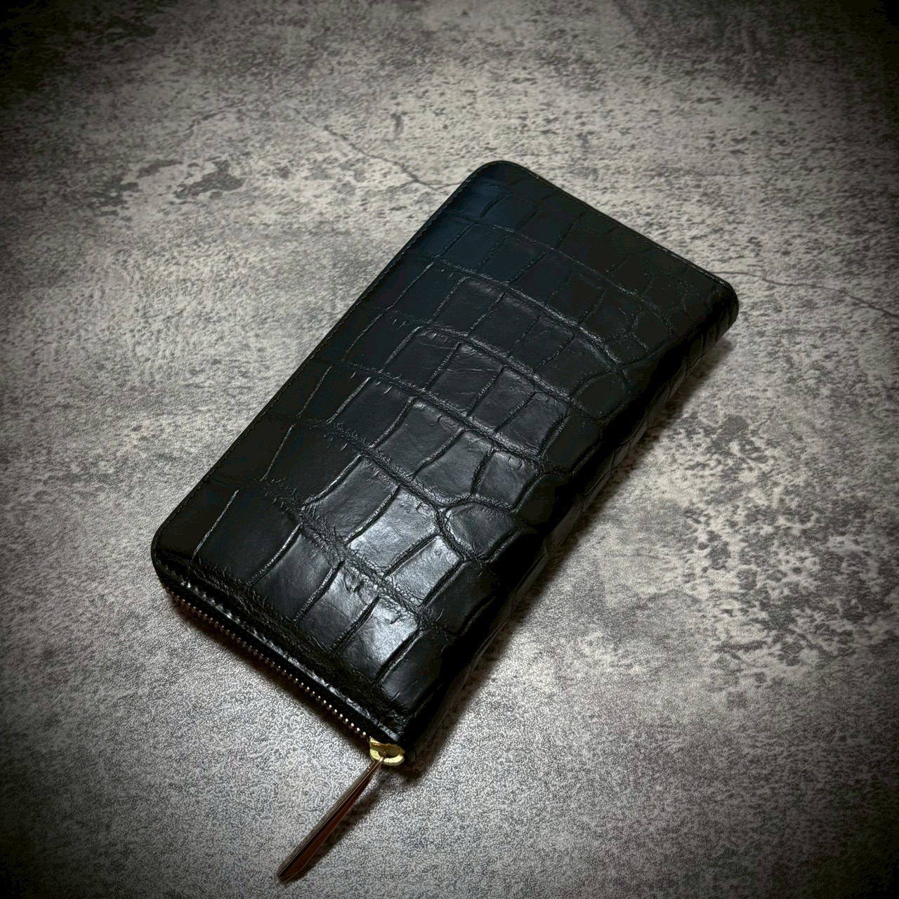 【唯一無二の存在感】高級クロコダイル革を贅沢に使ったクロコダイル長財布《大容量・25枚カード収納》