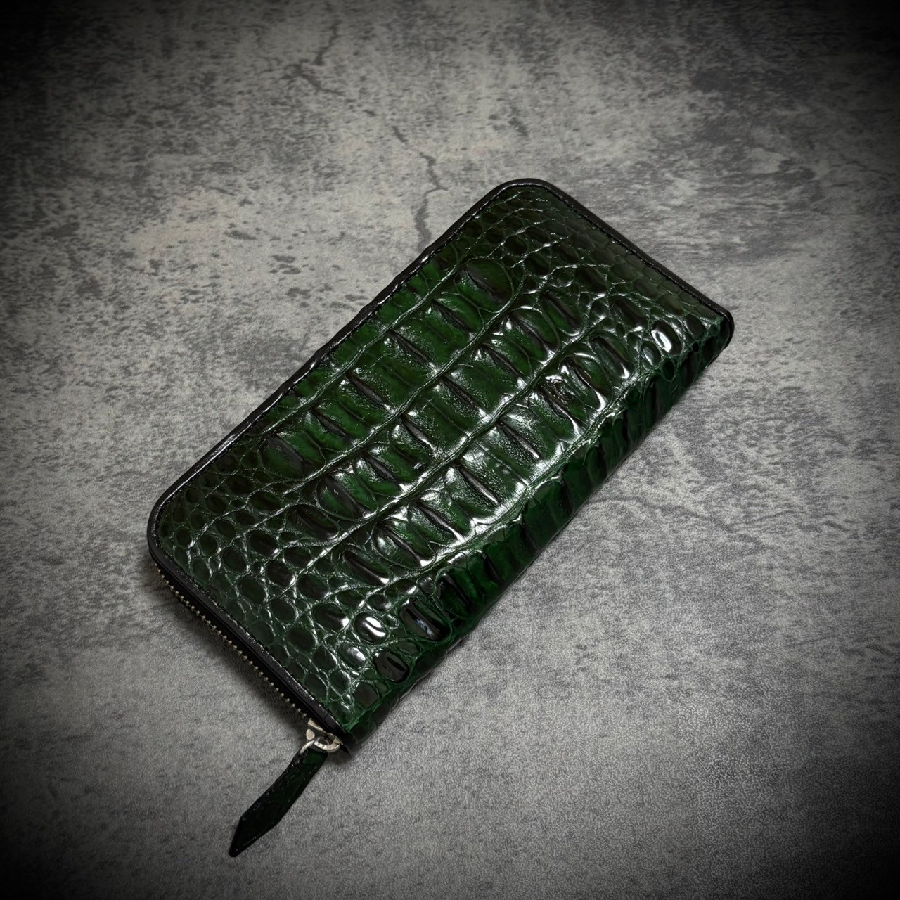 《圧倒的な存在感》ホーンバッグ クロコダイル×パイソンの“一枚革”長財布!