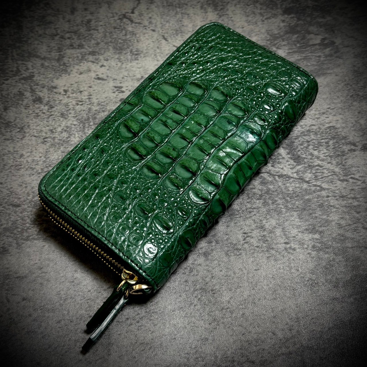 《圧倒的存在感 × 収納力》クロコダイル ダブルジッパー長財布