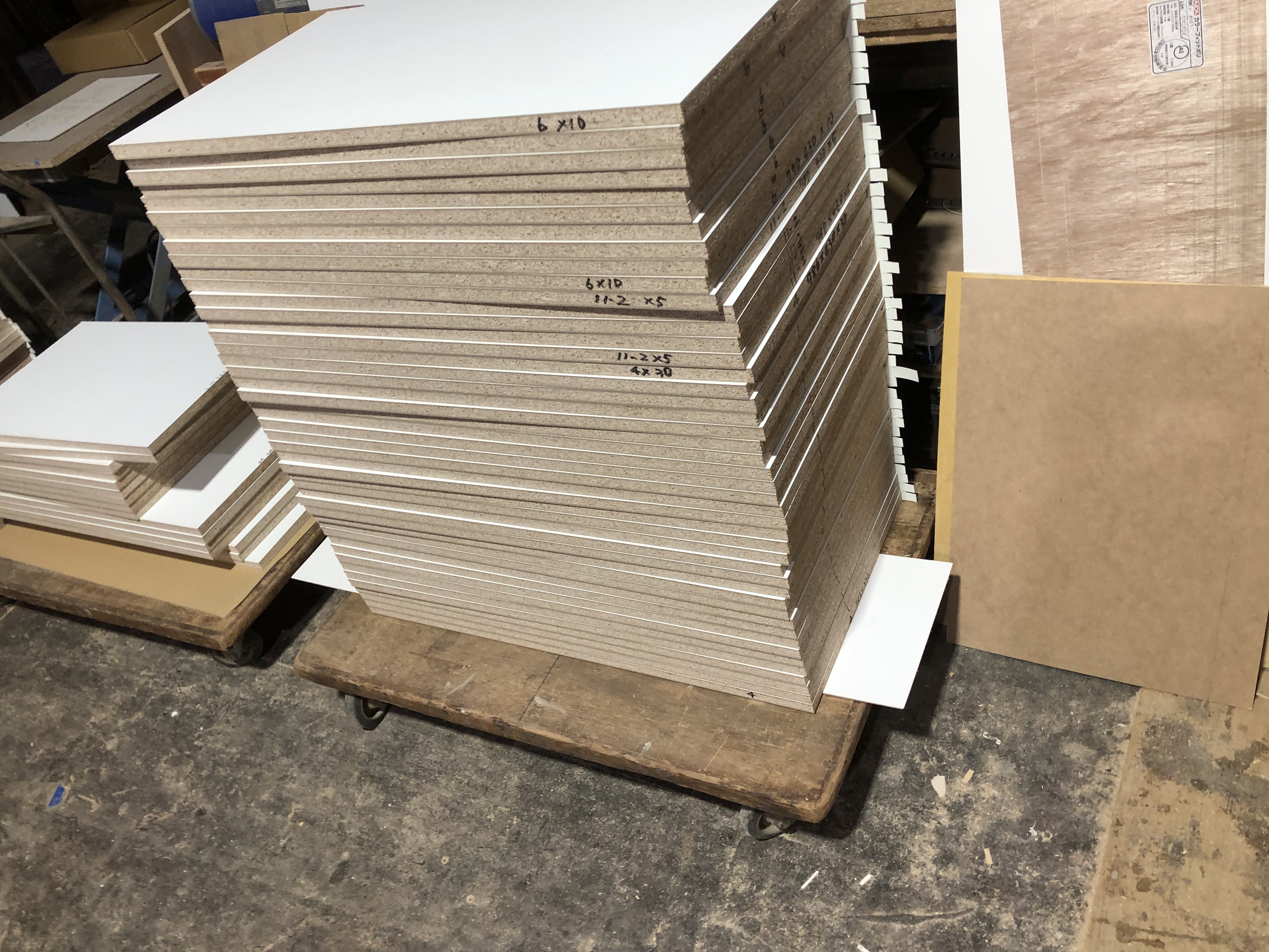 家具の正寸カットをしました
