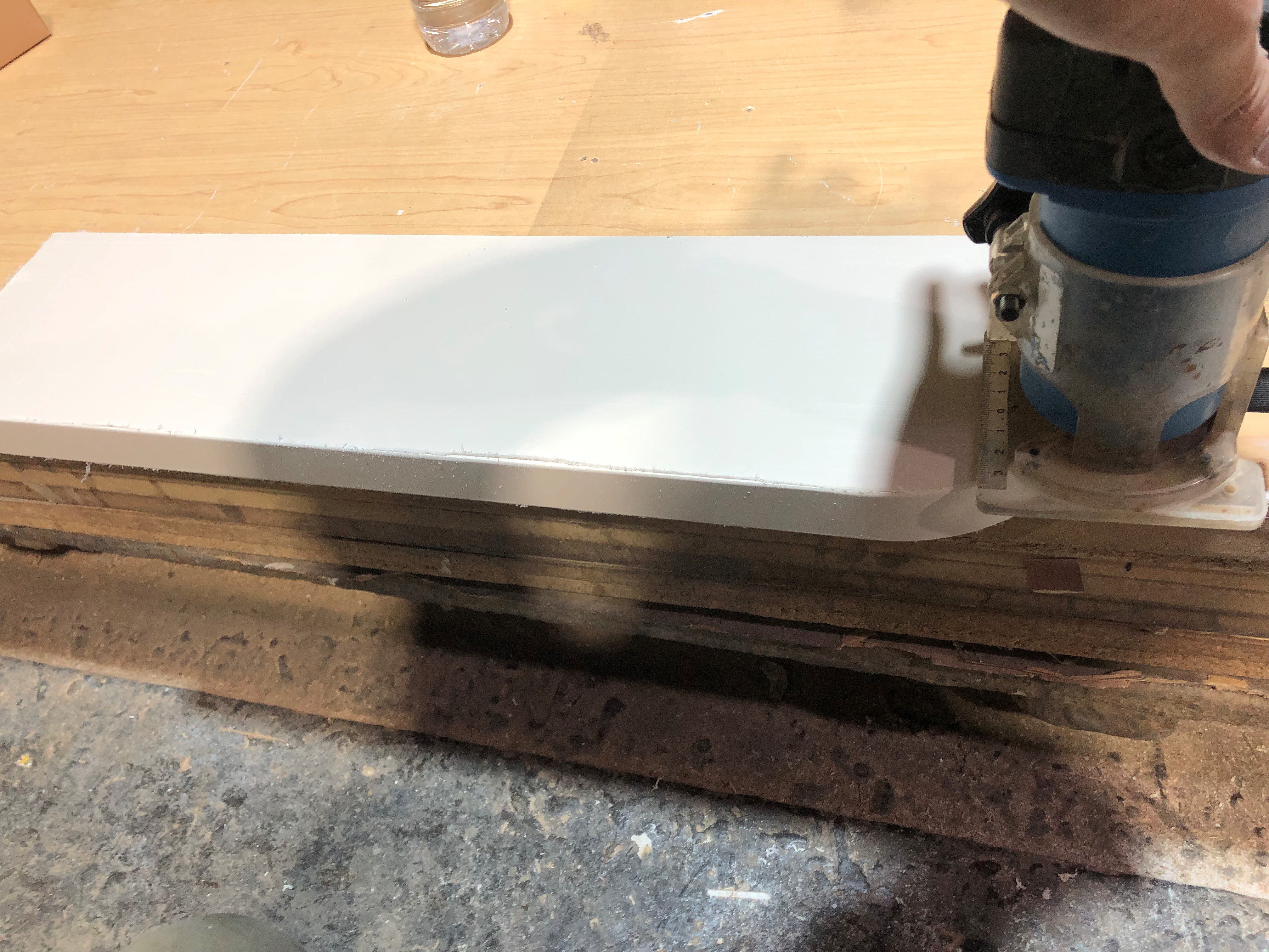 昨日に続き組み立て作業とカウンター製作をしました