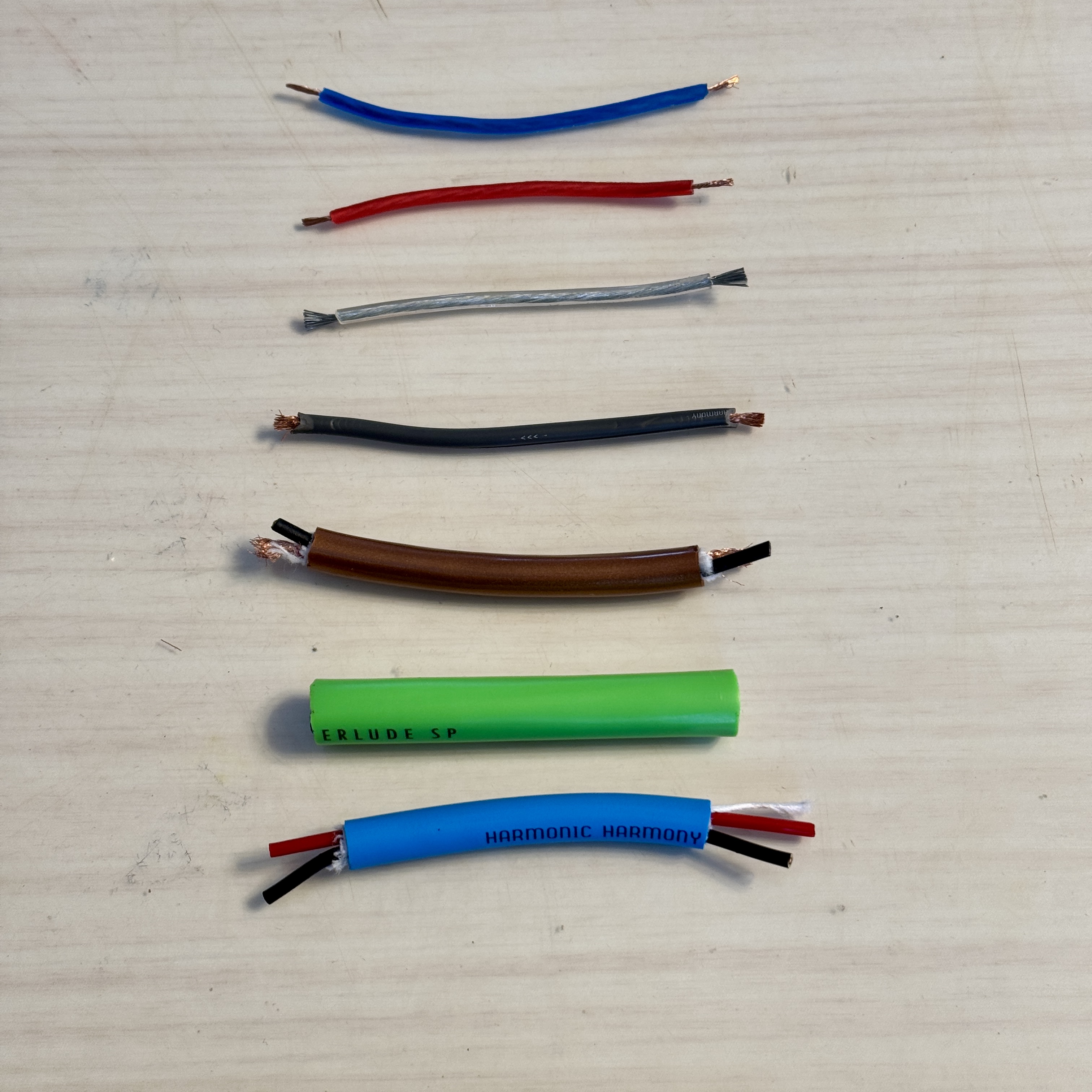 価格の高いスピーカーケーブルは何が違うの?意味ないの?