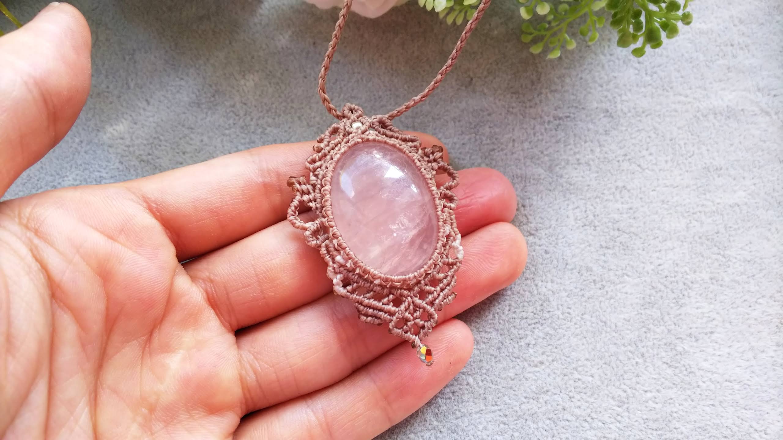 【2025年9月8日 魚座の皆既月食満月】  恐れを手放し、心を癒すタイミング