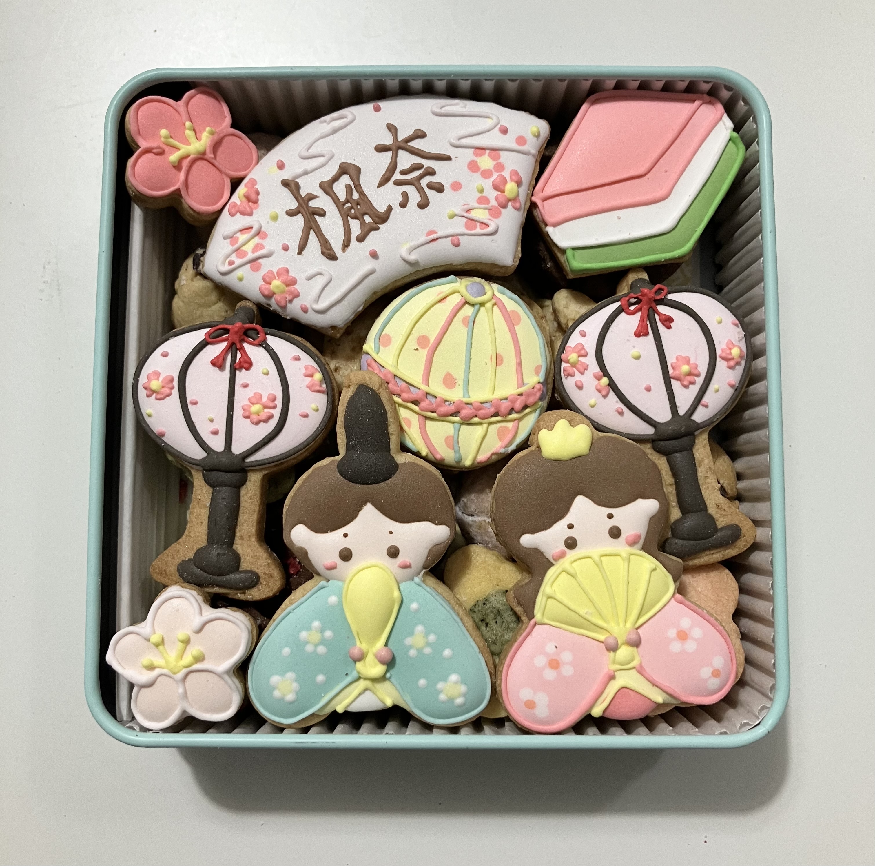 初節句のお礼にクッキー缶