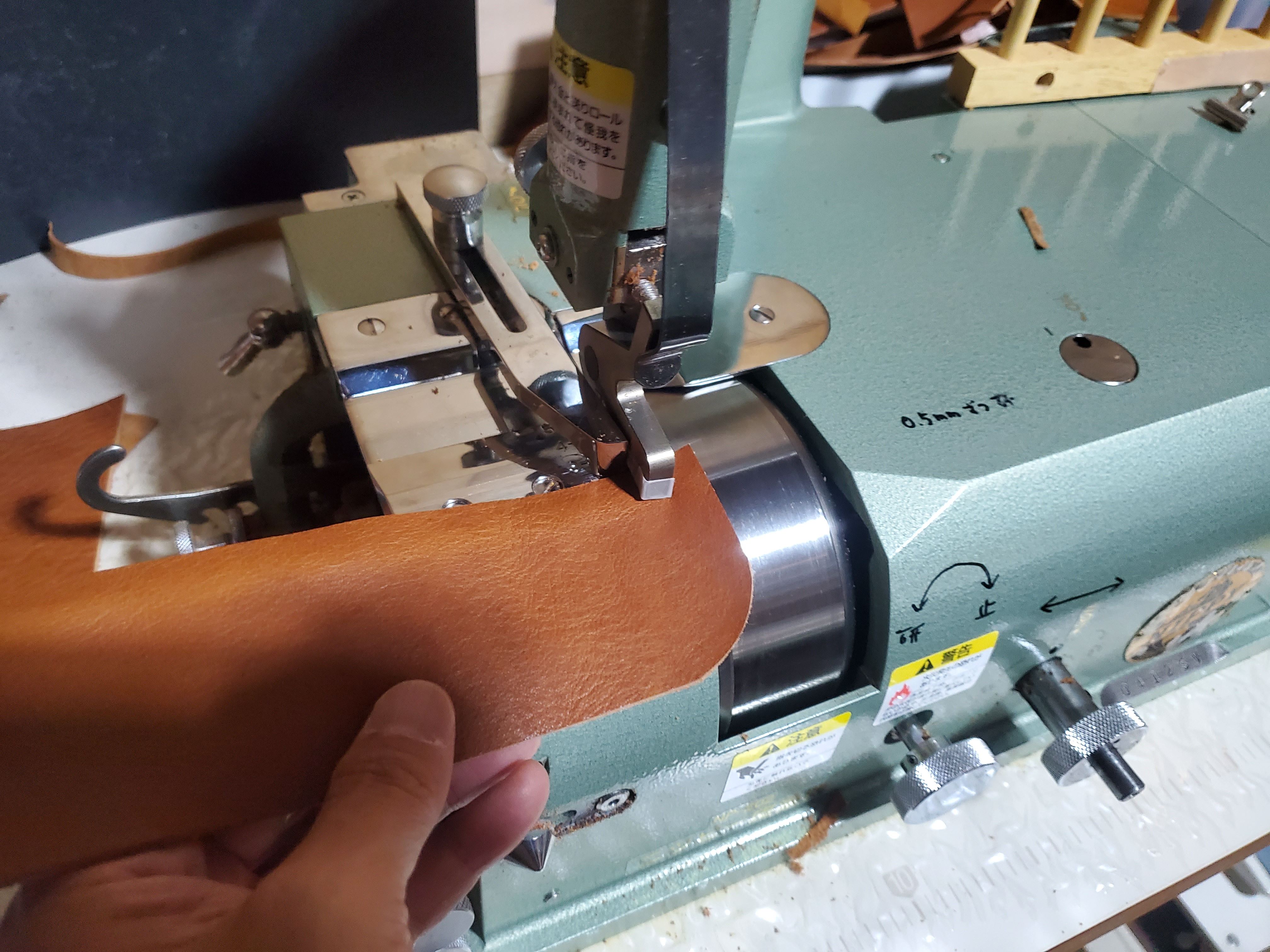 バッグハンドメイド　『革を漉くという事』
