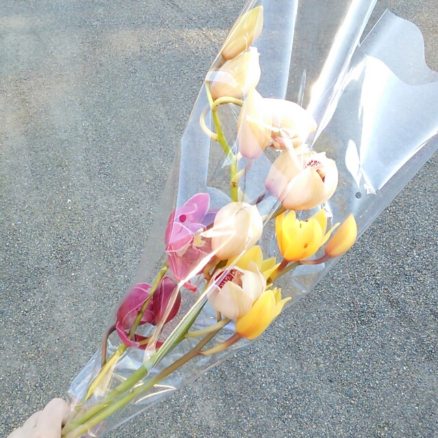 花ずきんからのフラワーバレンタイン♡お試しサイズの可愛らしい『ミニ花束』