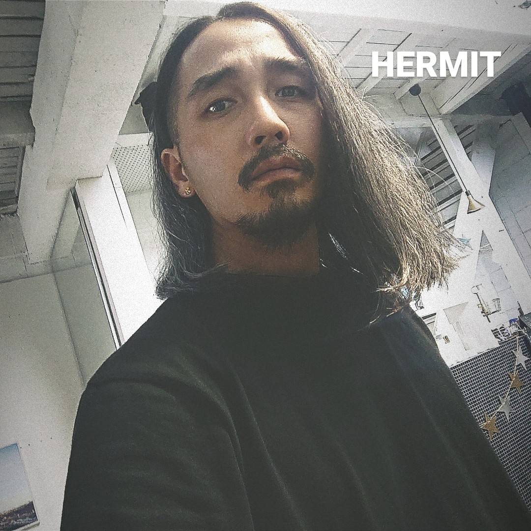 今モテる考え方、育てる黒Tシャツ