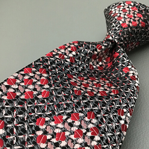 インパクトがあります！独特な格好いい印象作りにおすすめのネクタイです。