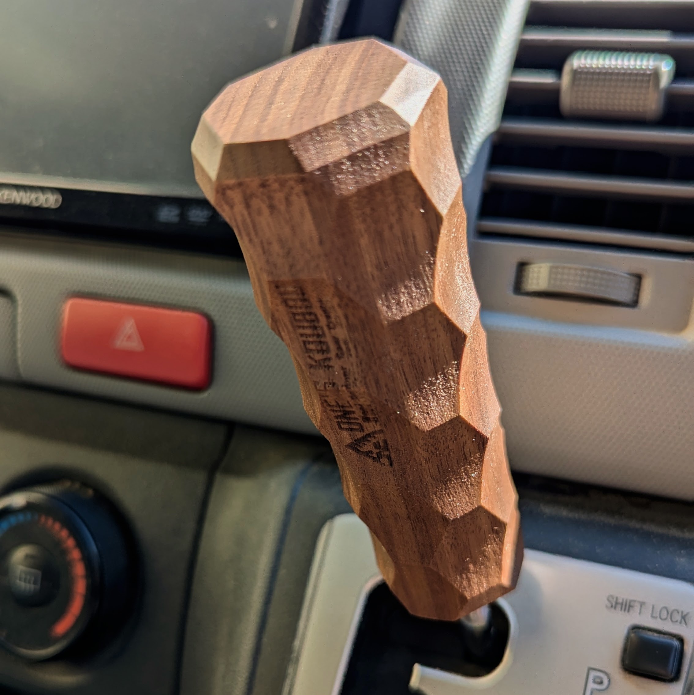 ハイエースシフトノブ再販開始します