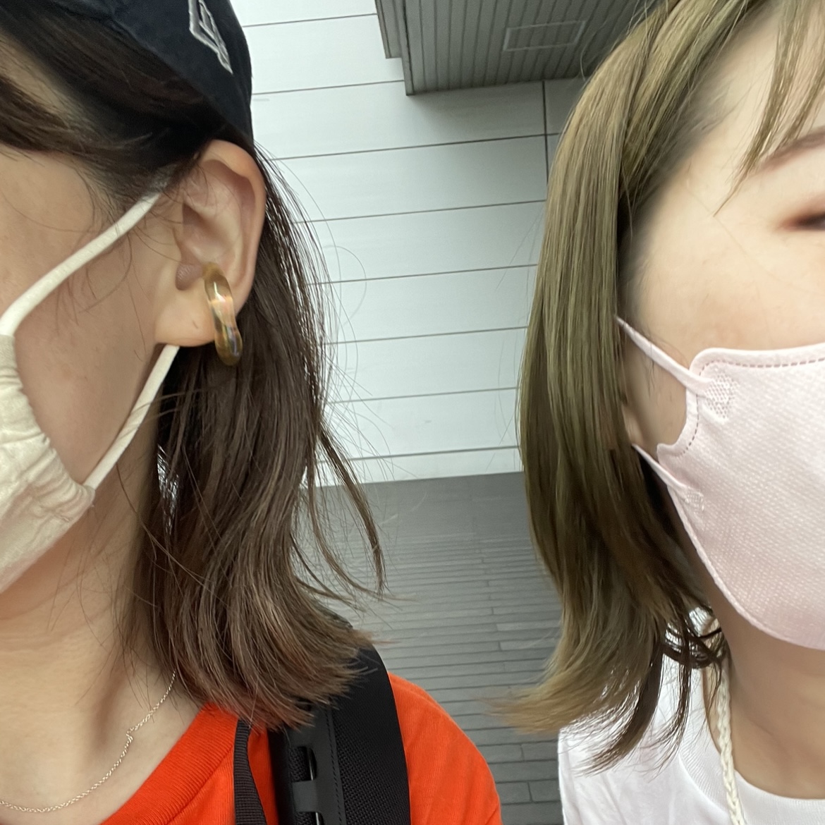 末っ子、長旅のお供に『オーロラアクリルイヤーカフ』💎