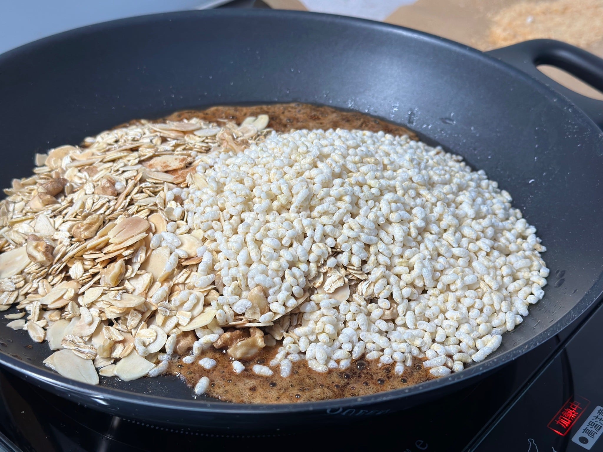 グラノーラの進化版、発芽玄米ブレンドの「グレインクランチ」が完成