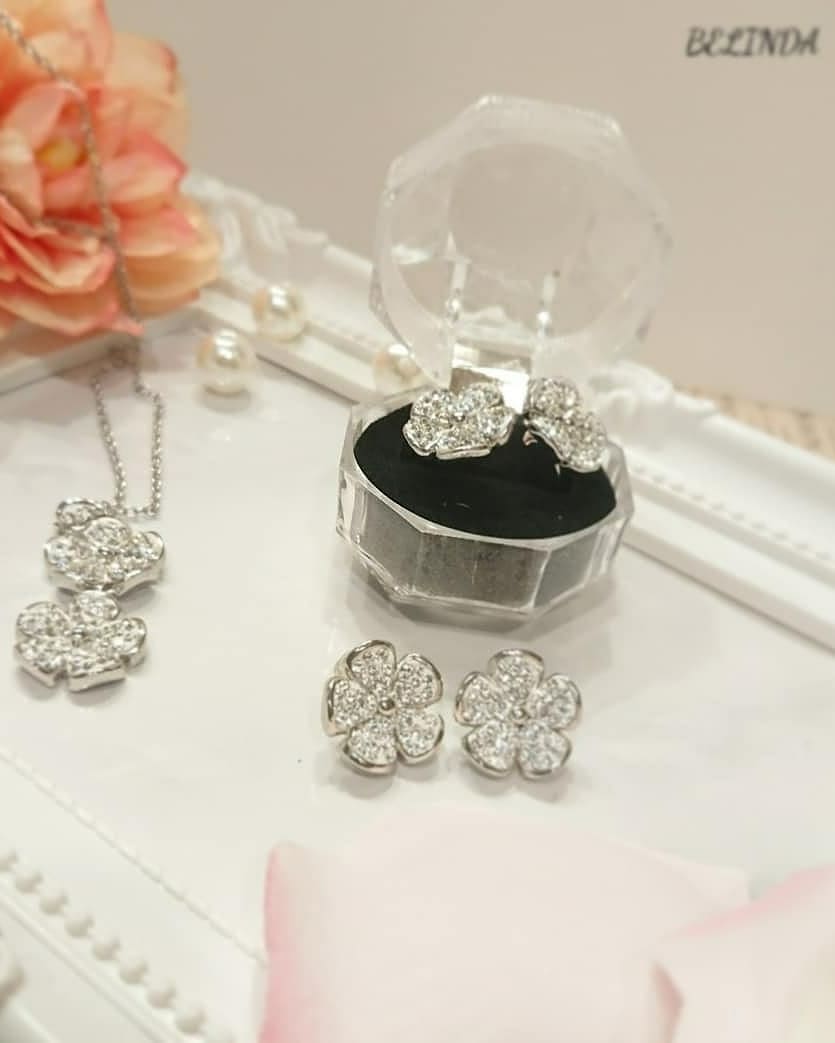 デイジーアクセサリーをセット使いで華やかに