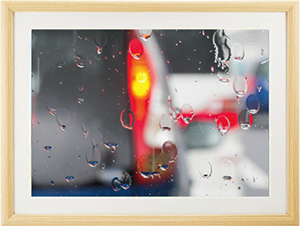 突然のにわか雨を