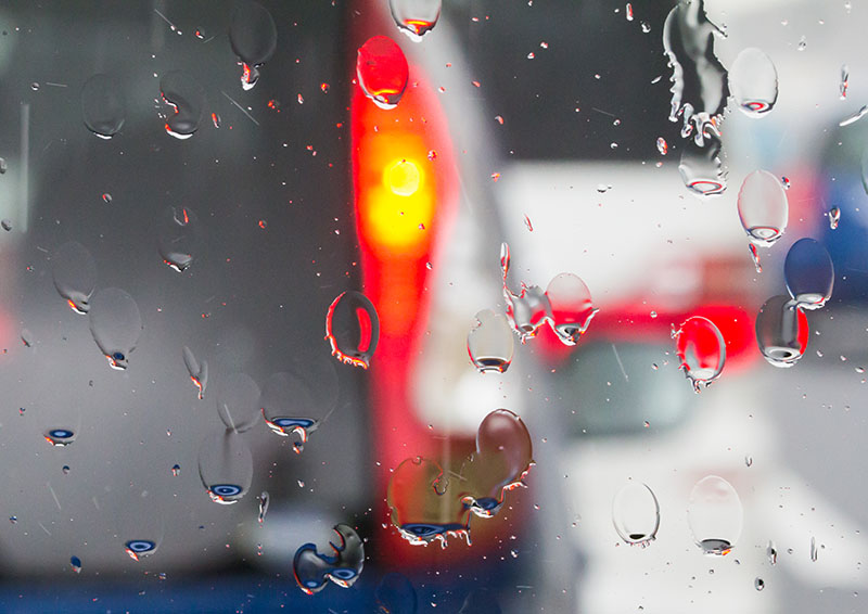 車窓の雨粒が発想のもと