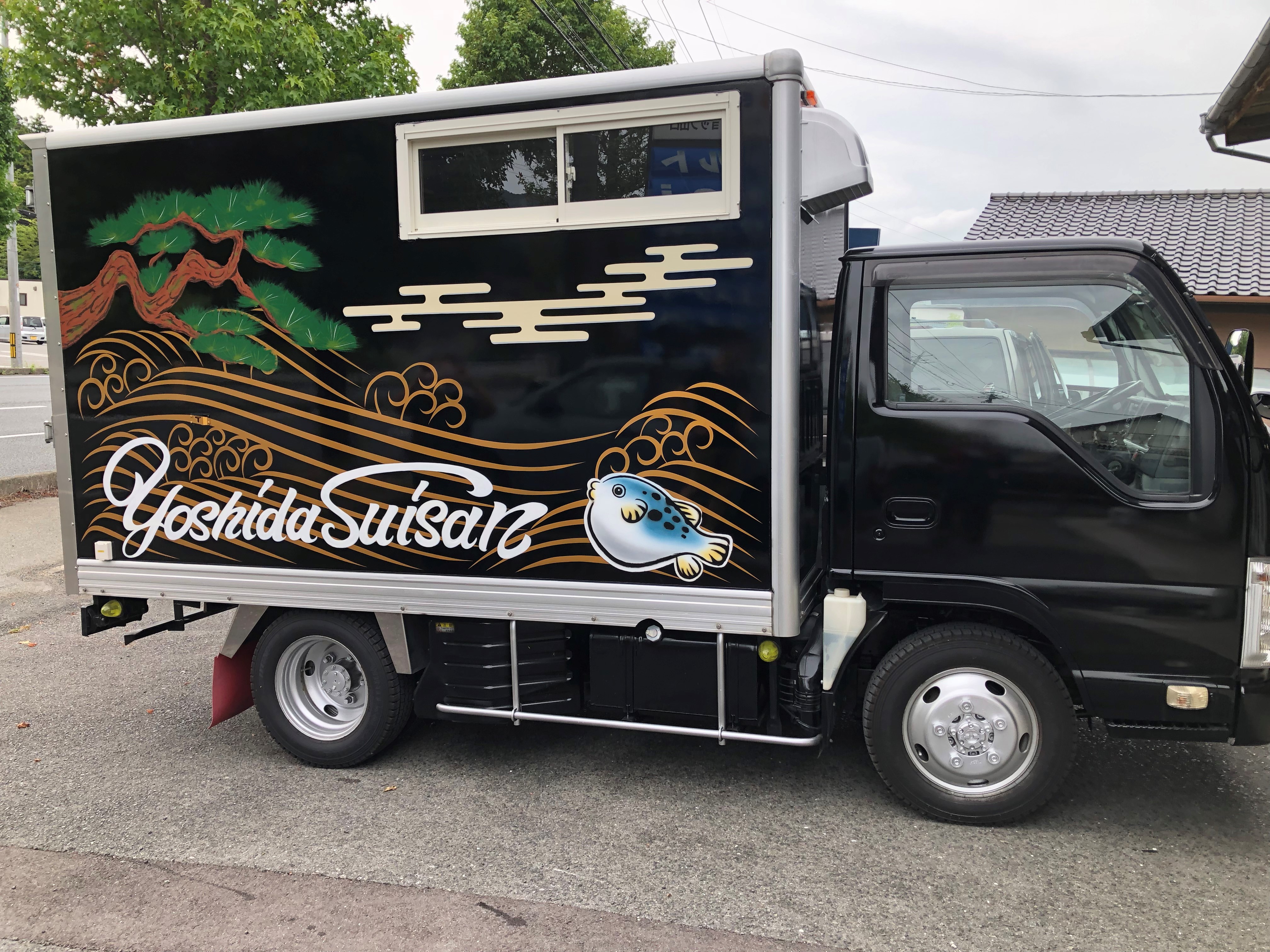 キッチンカー　ペイント