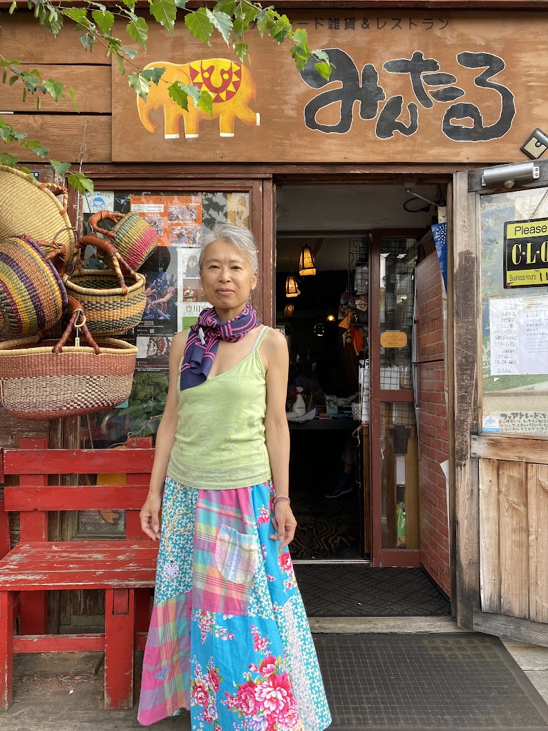 『西田香代子の縄文てぬぐい』は「フェアトレード雑貨＆レストラン　みんたる」で販売しています。