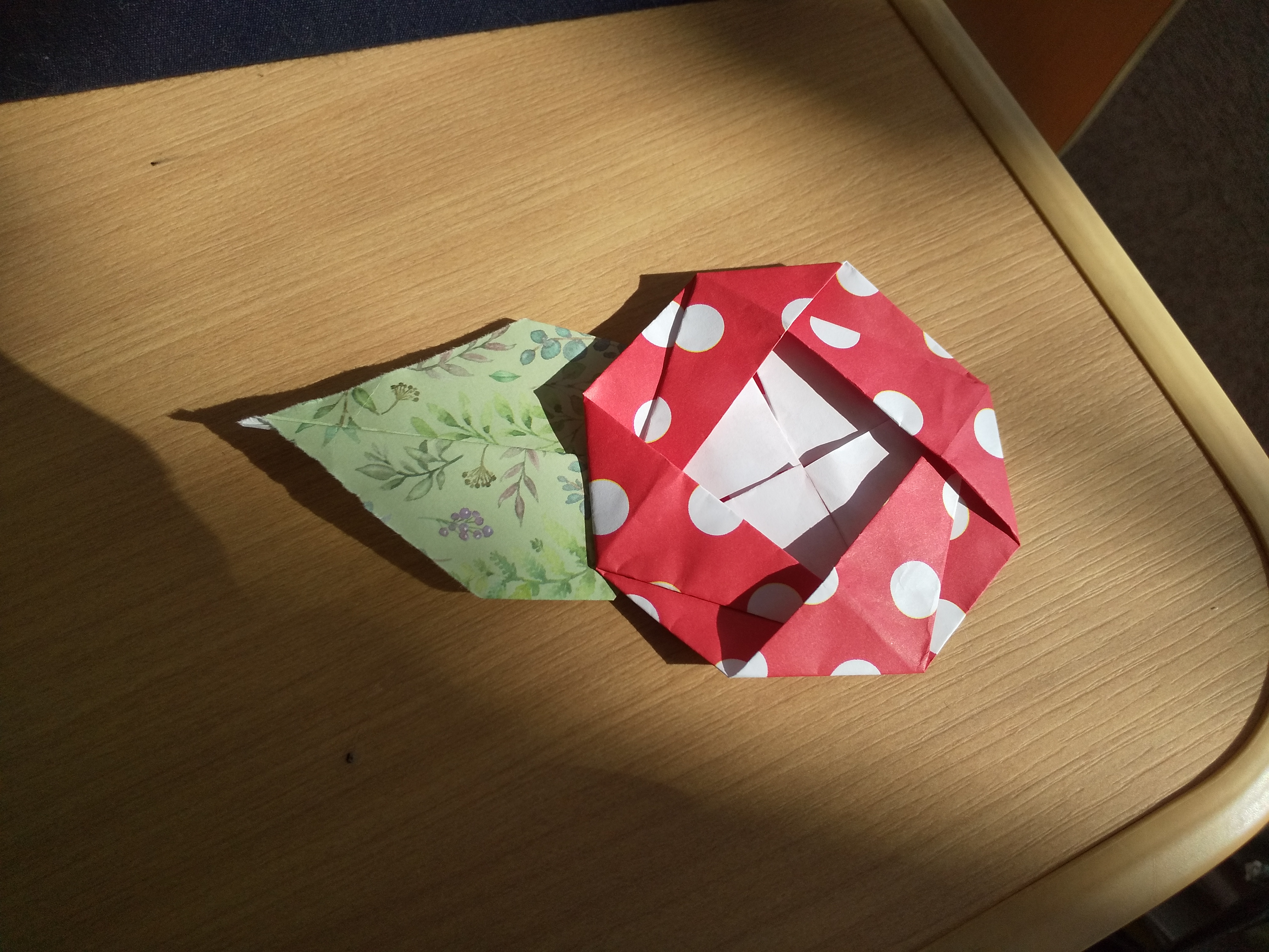 折り紙で椿を折ってみよう