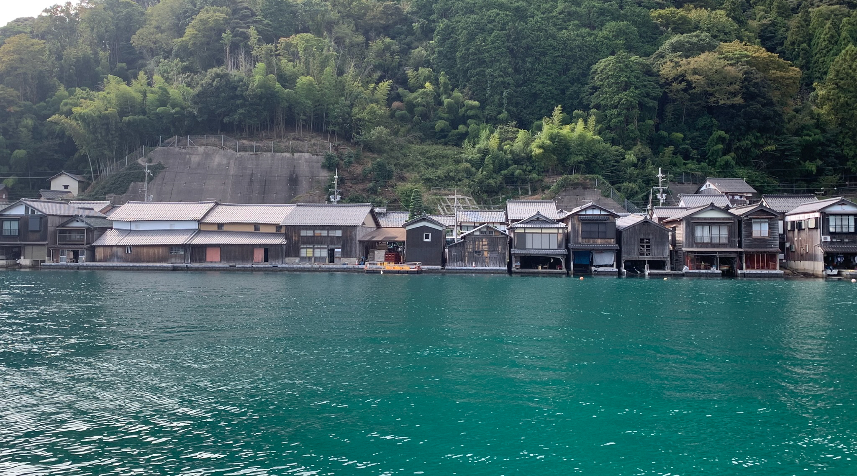 トップページのイメージは京都の「伊根の舟屋」です。