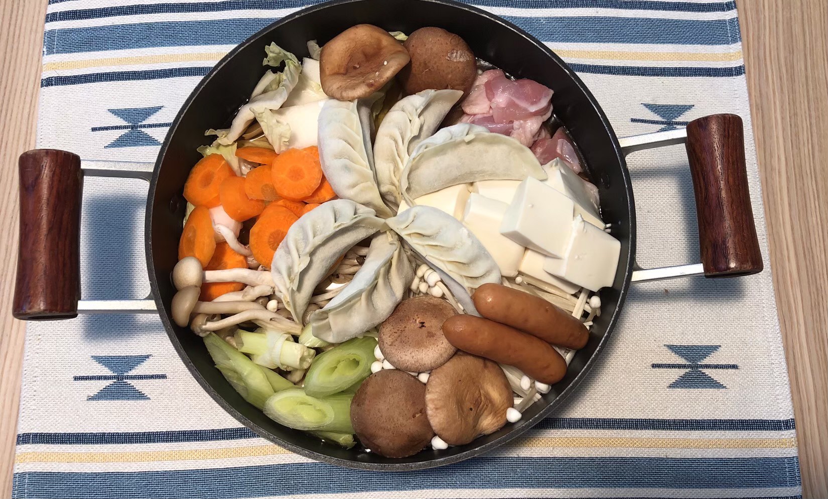 楽チン、冷凍餃子鍋〜！