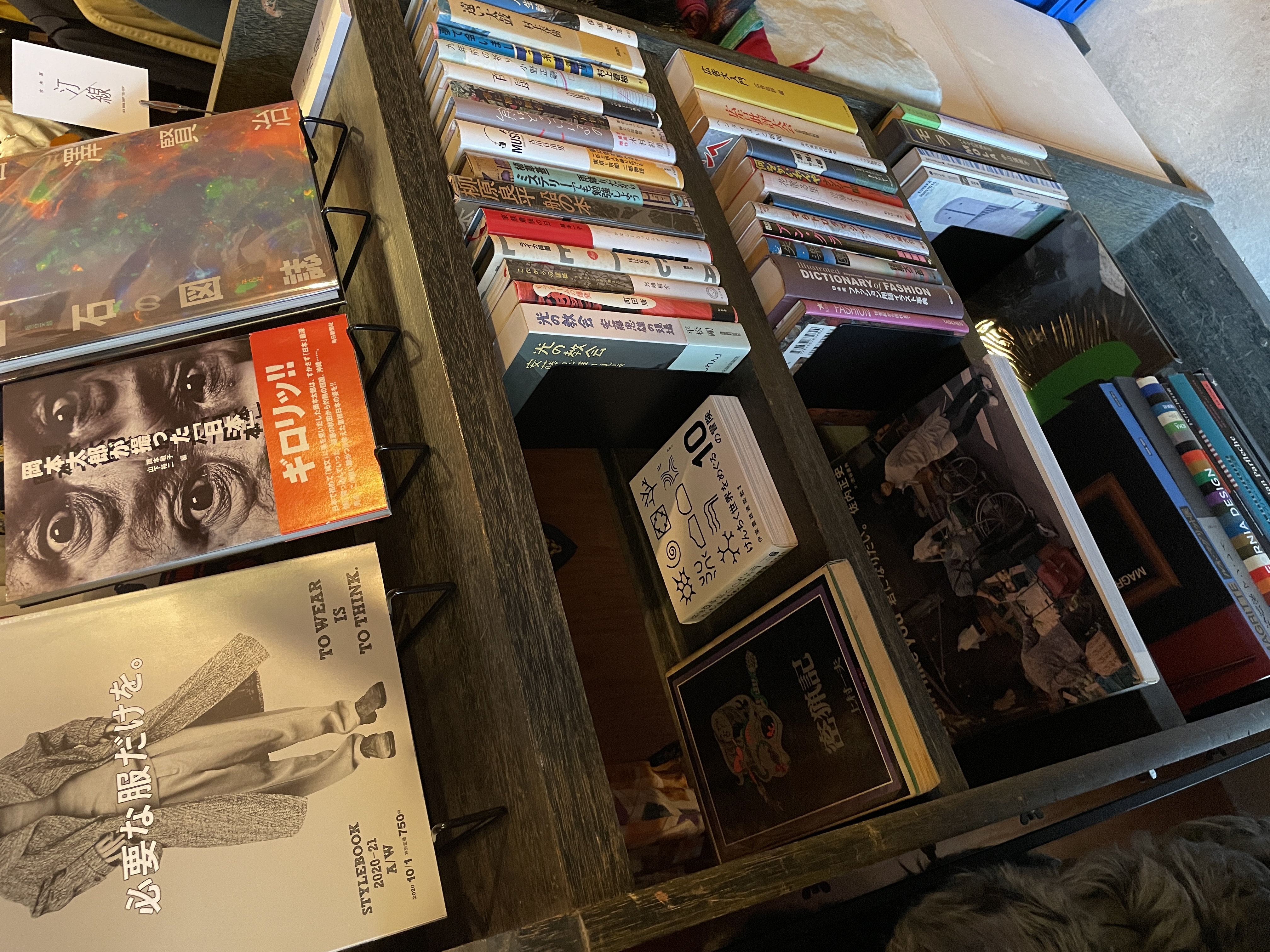 古着屋ichiruに汀線の本棚ができました