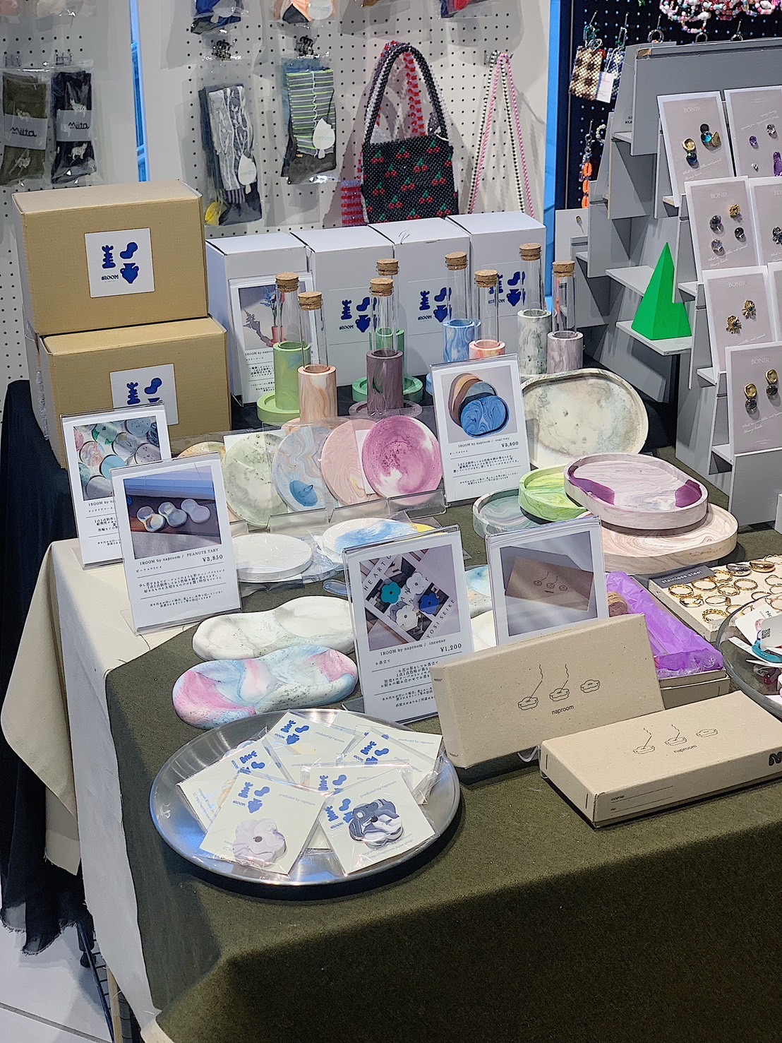 【 1ROOM 】新宿フラッグス 『LINE en market』