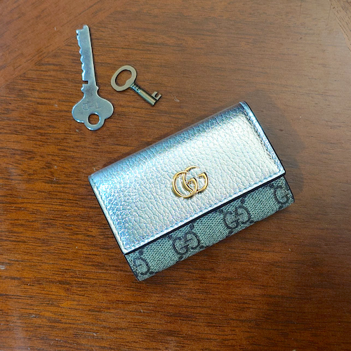日本限定 GUCCI グッチ 6連キーケース GGマーモント バイカラー シルバー 456118.