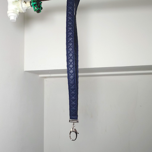 CHANEL シャネル マトラッセ ネックストラップ ラムスキン ネイビー.