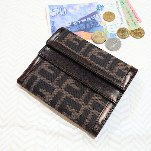 【FENDI】 フェンディ ズッカ Wフラップ 三つ折り財布.