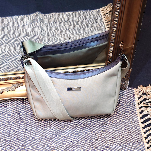 GUCCI グッチ ロゴプレート ショルダーバッグ ナイロン カーキ  35098.