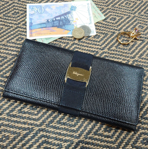 【Ferragamo】 フェラガモ ヴァラ ネイビー ロングウォレット.