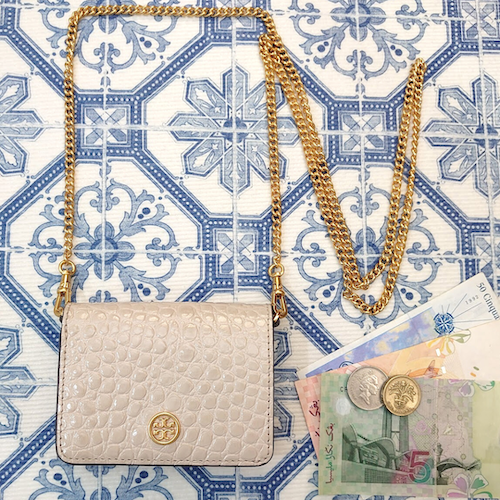 【Tory Burch】 トリーバーチ ウォーカー エンボス ナノチェーン ウォレット.