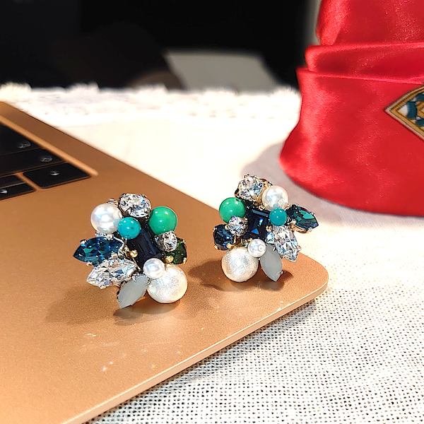 【SALE！】スワロフスキーを使ったハンドメイド・アクセサリー