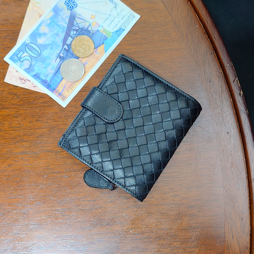 BOTTEGA VENETA ボッテガ ヴェネタ イントレチャート 二つ折り財布 ラムレザー.