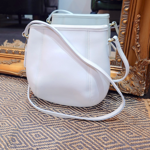オールドコーチ COACH コーチ ショルダーバッグ クロスボディ バネ口バッグ ホワイト.