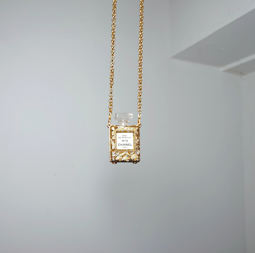 CHANEL シャネル N°19パフューム ボトル ネックレス.