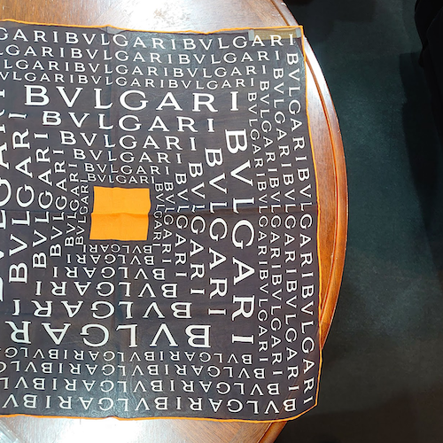 BVLGARI ブルガリ ミニ スカーフ ロゴマニア シルク シフォン ブラック オレンジ.