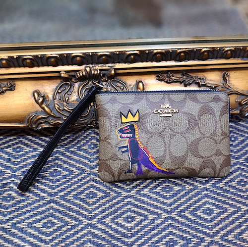 COACH コーチ バスキア コラボ リストレット ポーチ レキシー 恐竜 キャンバス カーキ.
