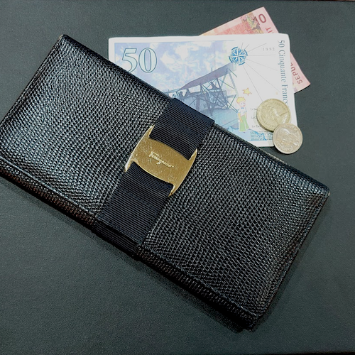 SALE！Ferragamo フェラガモ ヴァラ ダークネイビー ロングウォレット.