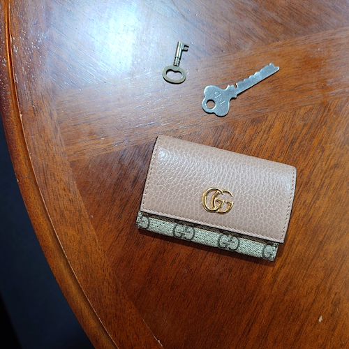 GUCCI グッチ ダブルG バイカラー 6連キーケース GGスプリーム ピンクベージュ.