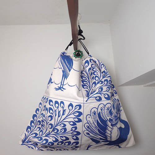 LOEWE ロエベ ドローストリング バッグ ポーチ タイルデザイン ウィリアム ド モーガン 孔雀