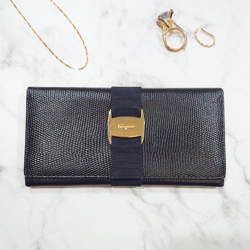 SALE！【Ferragamo】 フェラガモ ヴァラ ネイビー ロングウォレット.