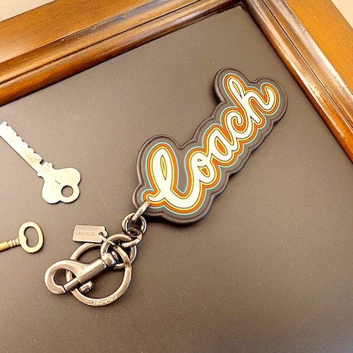 COACH コーチ スクリプト バッグチャーム キーリング キーホルダー.